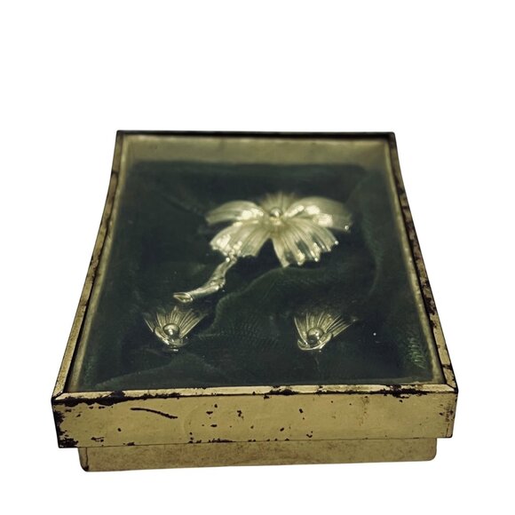 Vintage Gold Tone Flower Brooch With Flower Petal Clip On Earrings (5722) - Picture 2 of 9